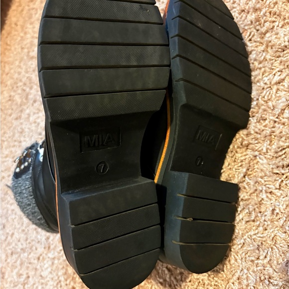 MIA Lace Up Boots Black and Gray with Rugged Design - Picture 4 of 5